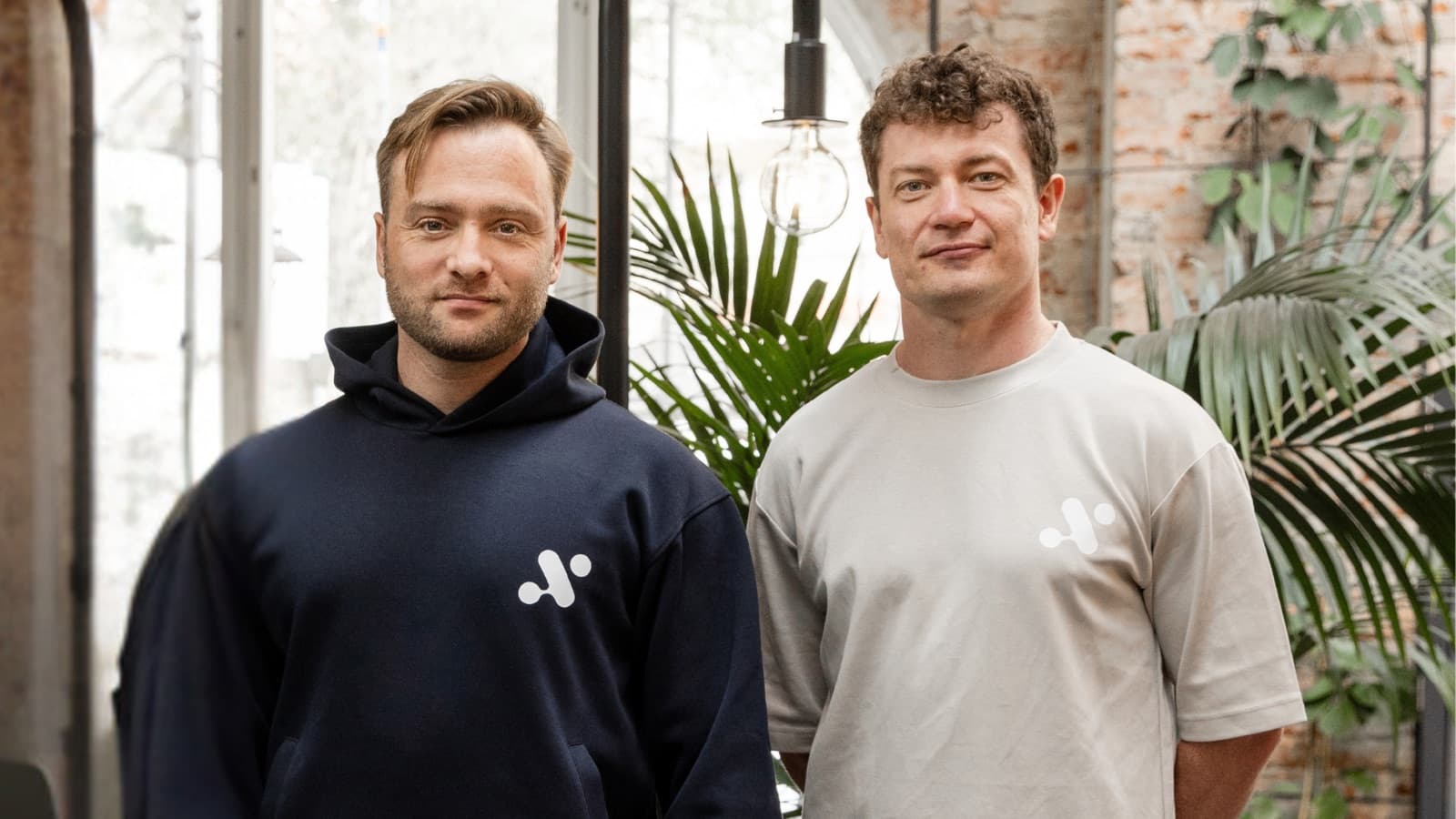 The two aiomics founders, Sven Jungmann and Nikita Tarasov, side by side